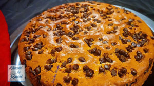 वनीला एग्ग्लेस चोकोचिप्स केक रेसिपी | Easy Eggless Choco Chips Cake Recipe