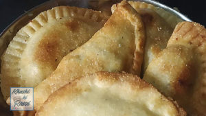 खस्ता गुजिया रेसिपी | How to Make Delicious Gujiya at home