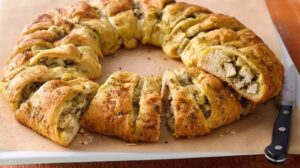 Make bread rings sandwich, in a new style